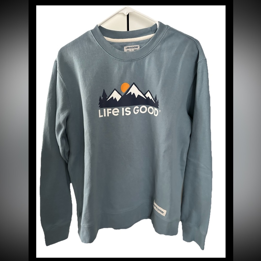 LIFE IS GOOD Men’s Smokey Blue Crew Neck Sweatshirt Mountain Scene Size Large